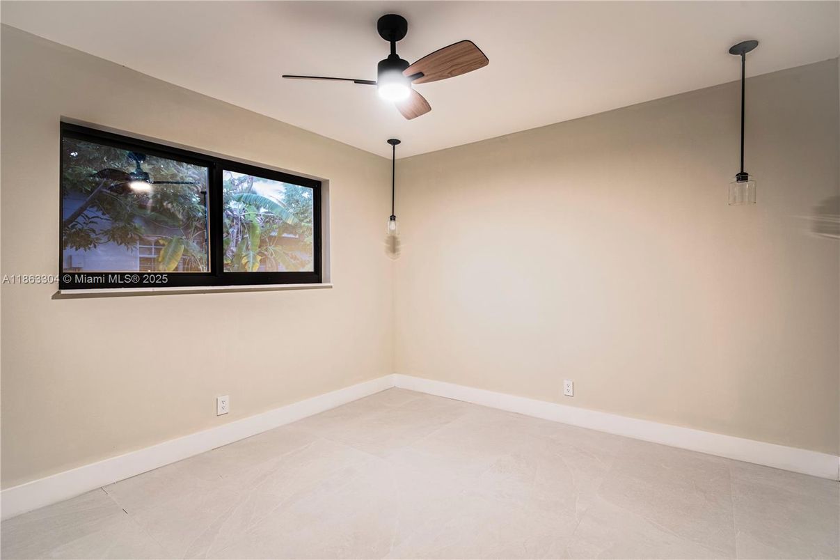 Empty room, Interior, Pendant Lights