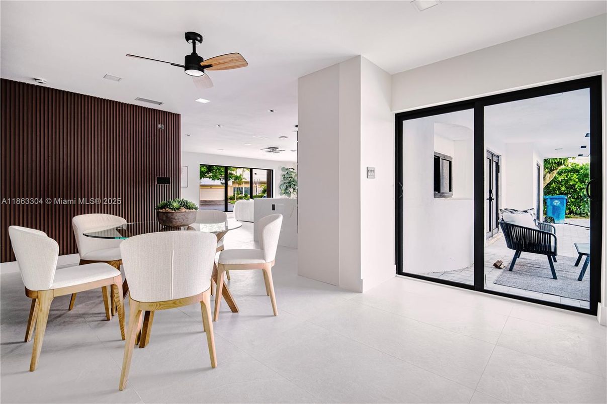 Dining room, Interior, Recessed Lighting