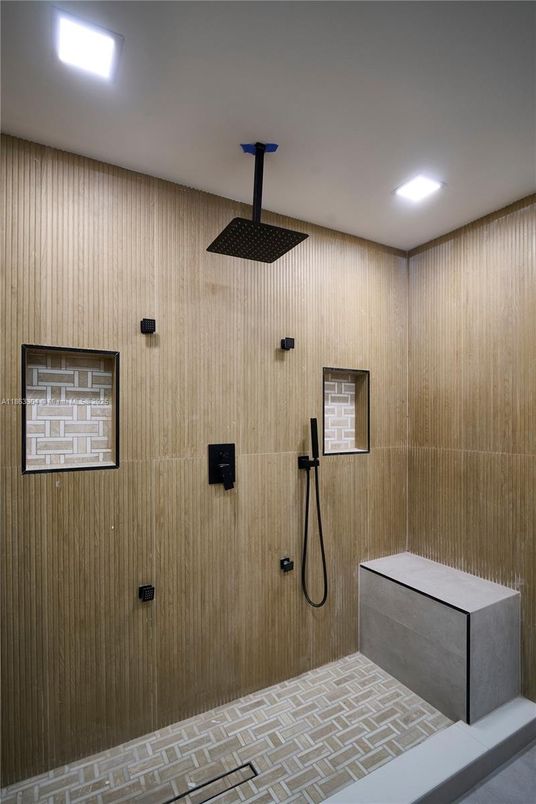 Bathroom, Interior, Recessed Lighting
