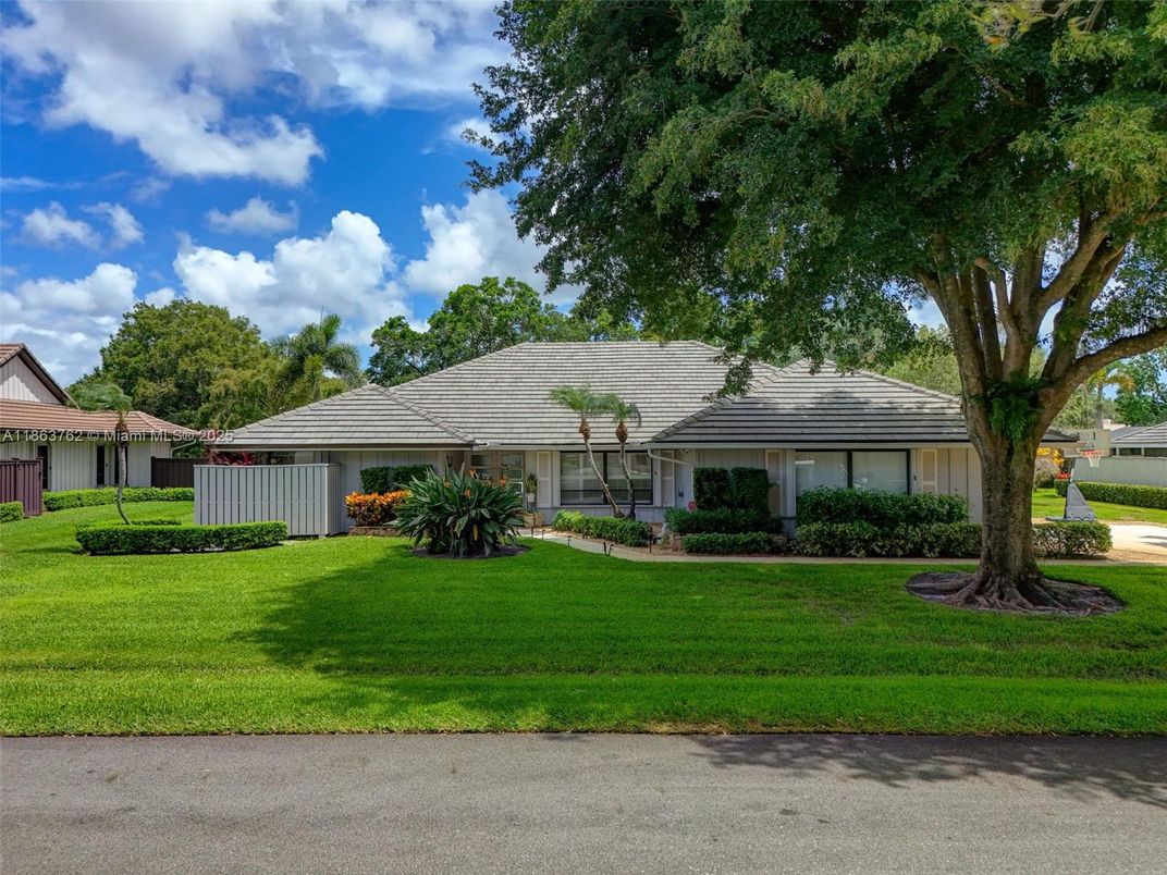 Backyard, Exterior, Facade, Ranch