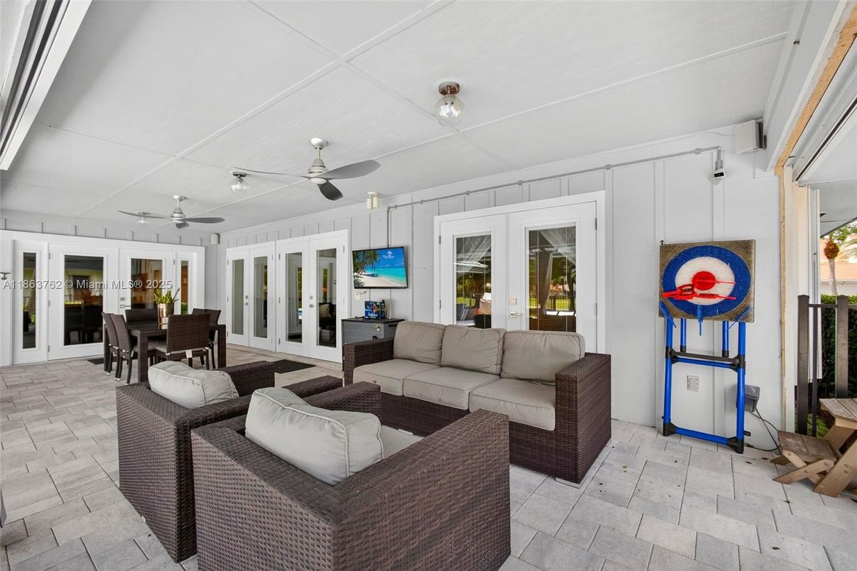 Dining room, Exterior, Living room