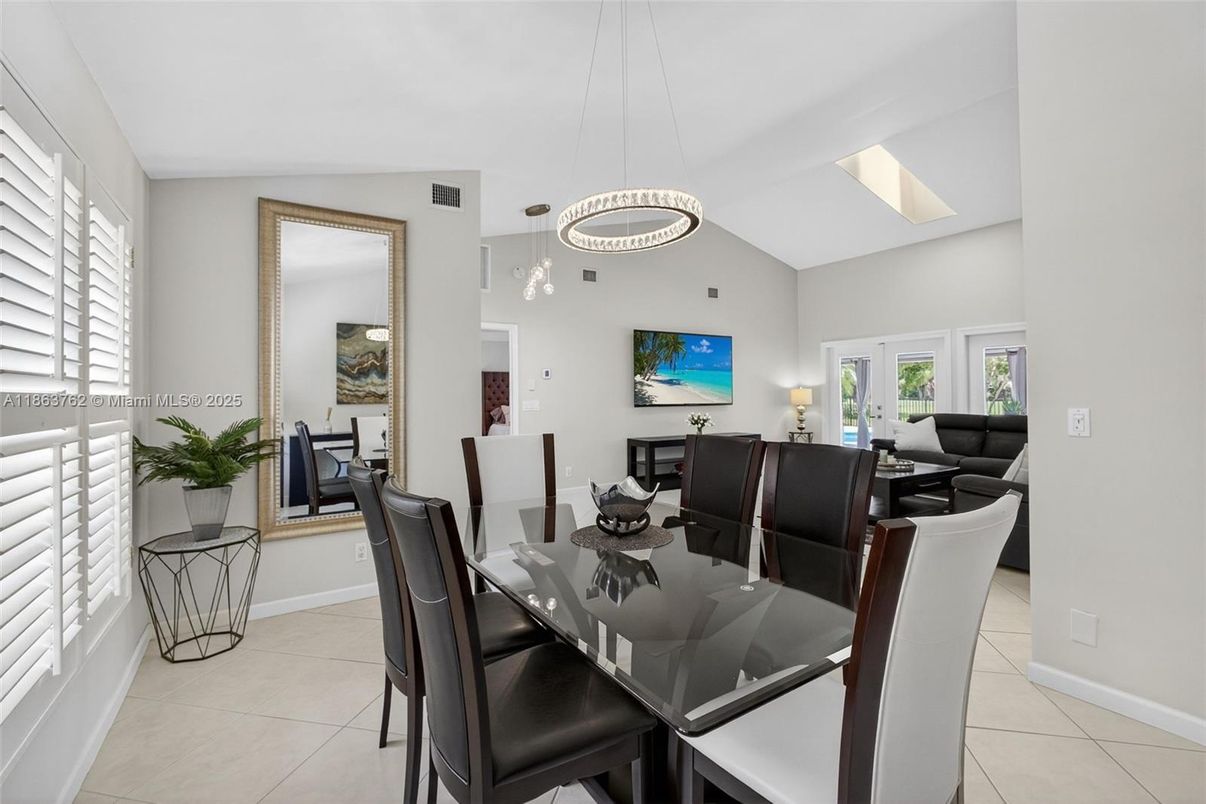 Dining room, Interior, Living room, Pendant Lights