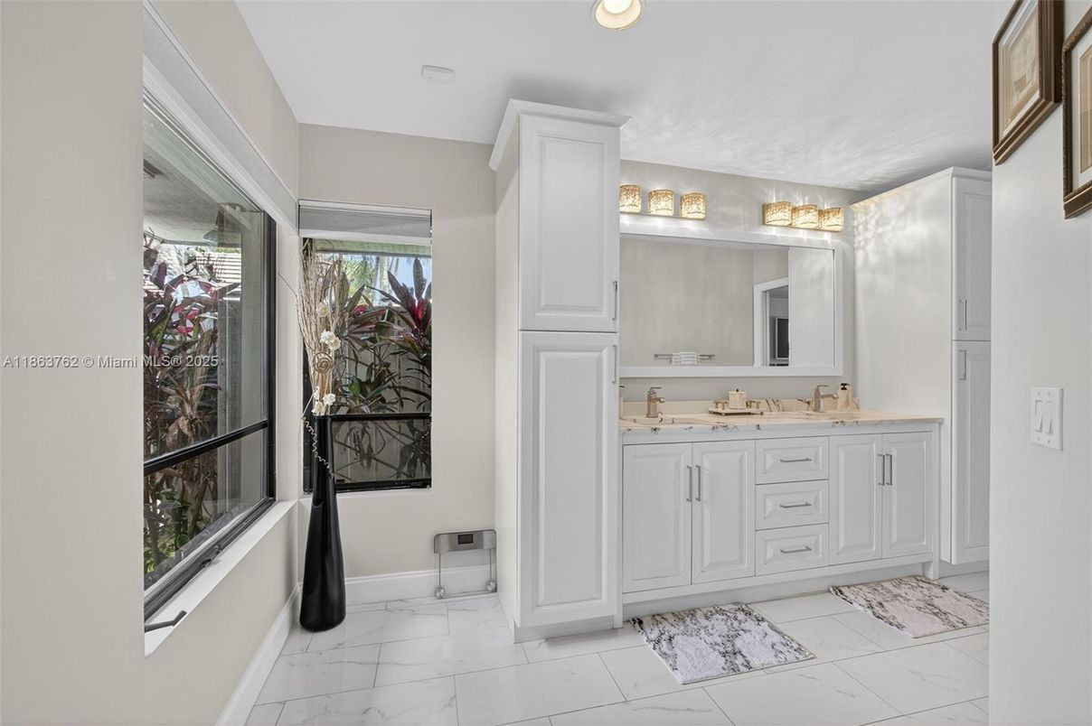 Bathroom, Interior, Marble, Recessed Lighting