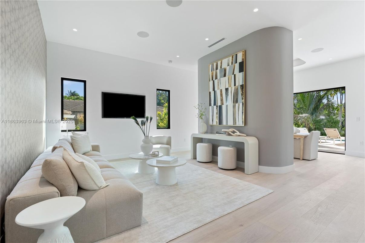Interior, Living room, Recessed Lighting, Wood Texture Flooring
