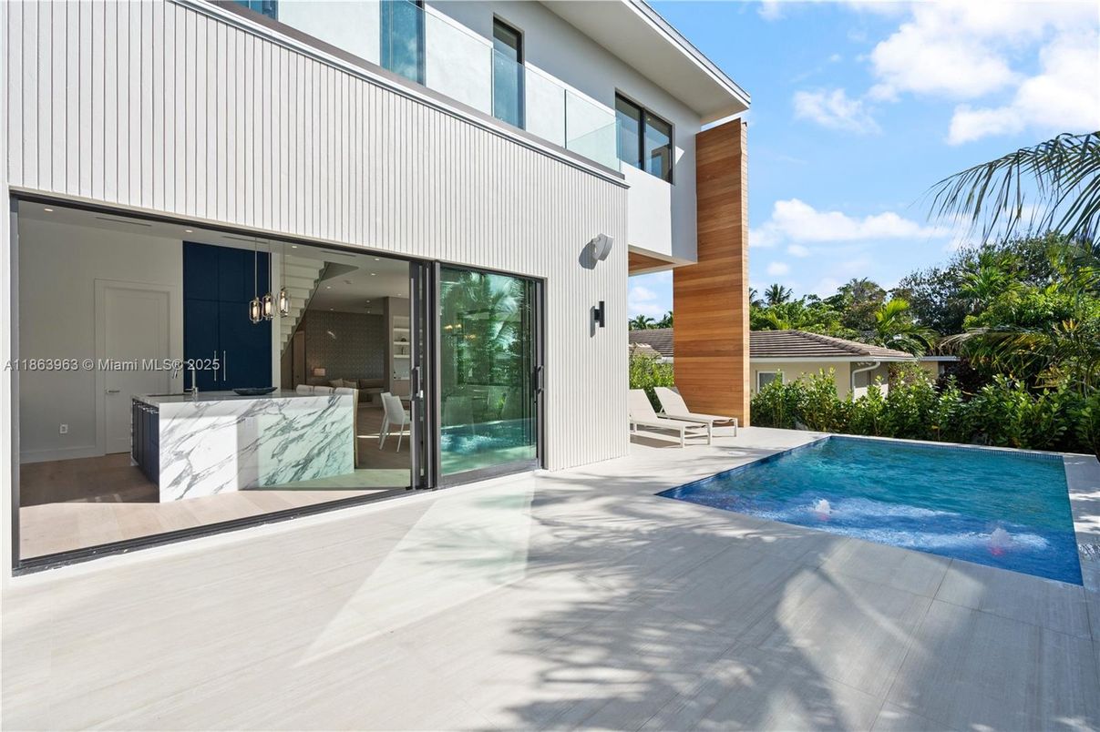 Exterior, Pool
