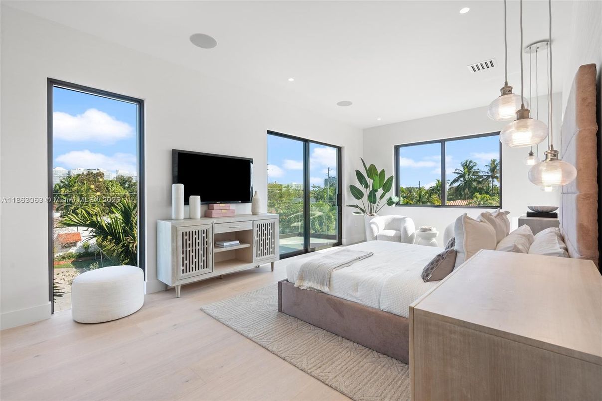 Bedroom, Interior, Pendant Lights, Recessed Lighting, Wood Texture Flooring