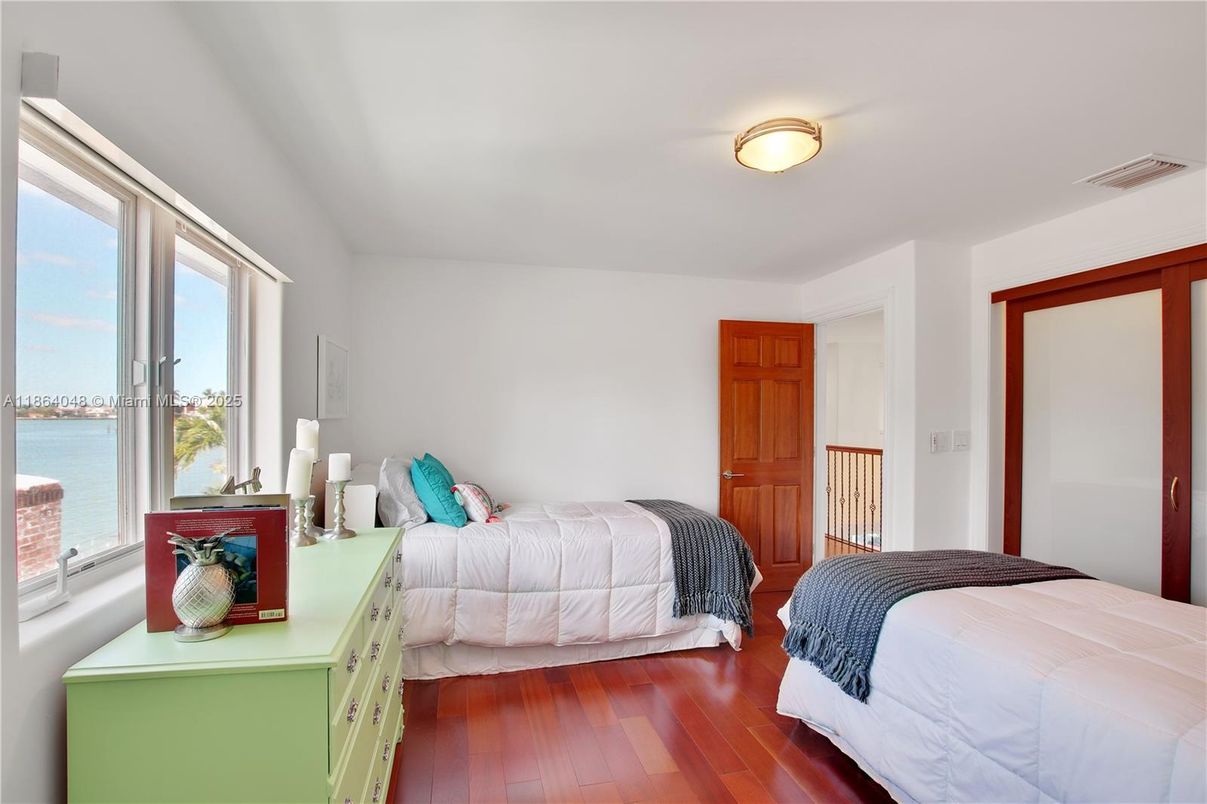 Bedroom, Interior, Water, Wood Texture Flooring