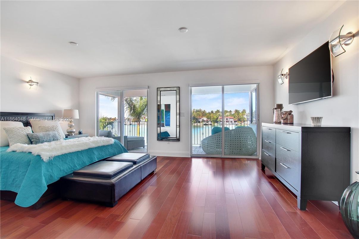 Bedroom, Interior, Water, Wood Texture Flooring