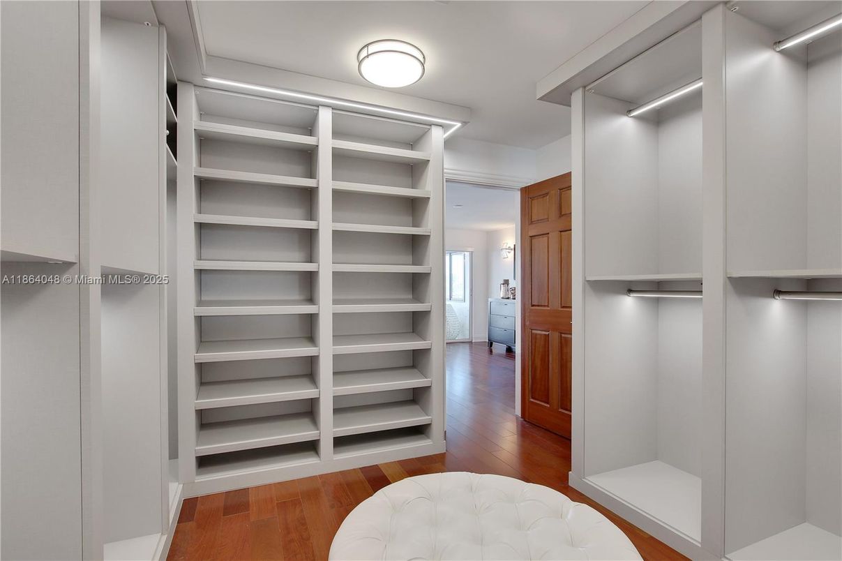 Interior, Walk-in Closets, Wood Texture Flooring