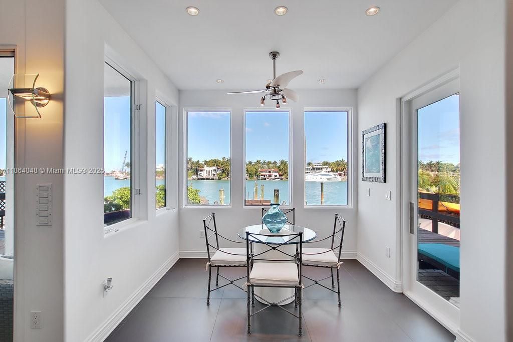 Dining room, Interior, Recessed Lighting, Water