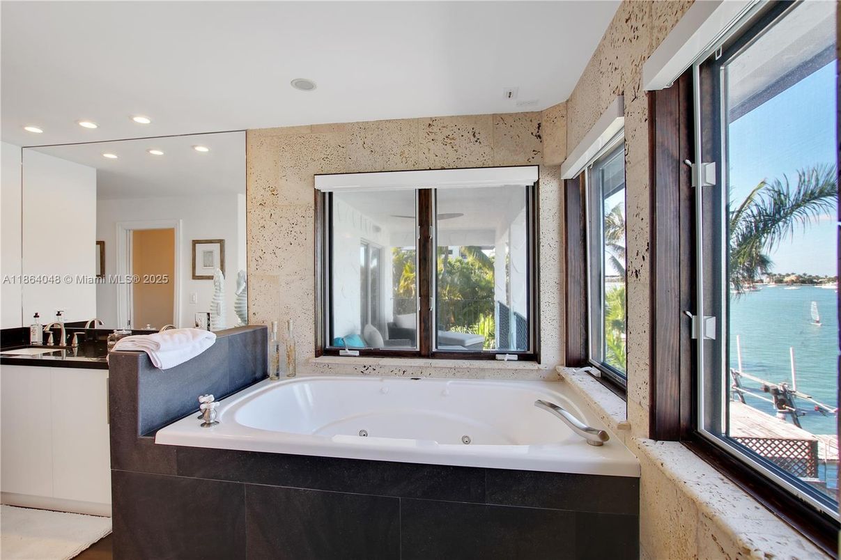 Bathroom, Interior, Recessed Lighting, Water