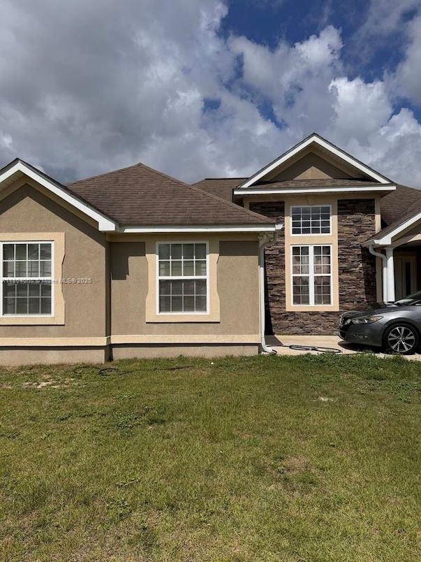 Exterior, Facade, Ranch