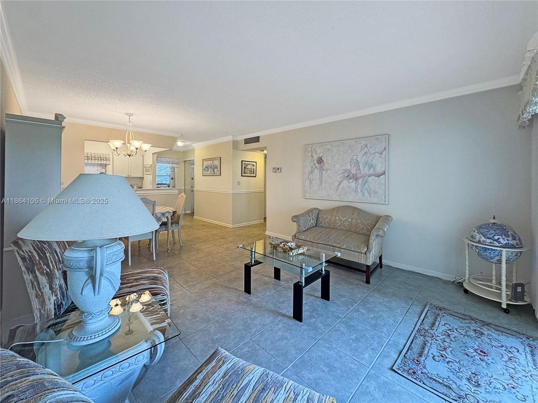Chandelier, Dining room, Interior, Living room