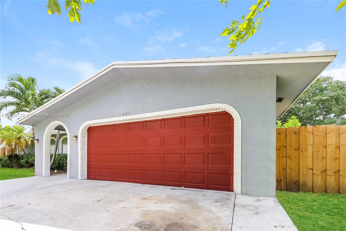 Detached Garage, Exterior