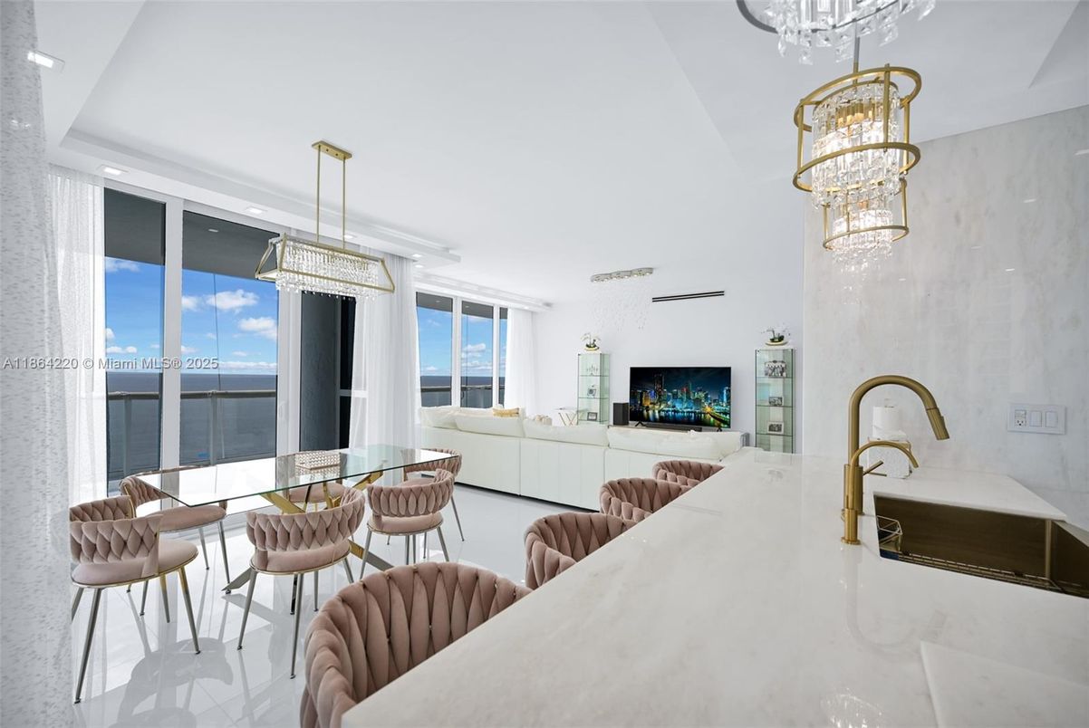 Chandelier, Dining room, Interior, Living room, Pendant Lights, Recessed Lighting, Water