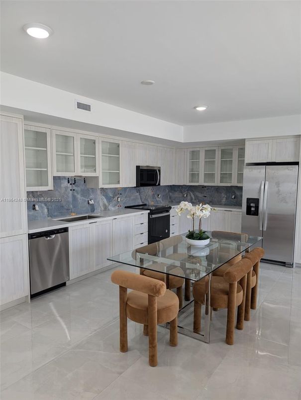 Dining room, Interior, Kitchen, Recessed Lighting, Stainless Steel Appliances