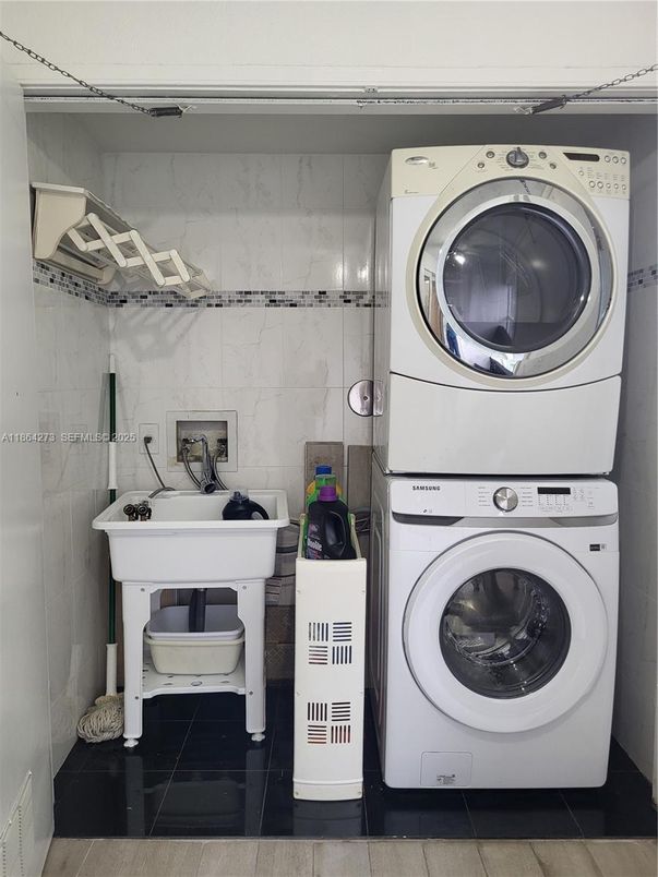 Interior, Utility Closets, Washer