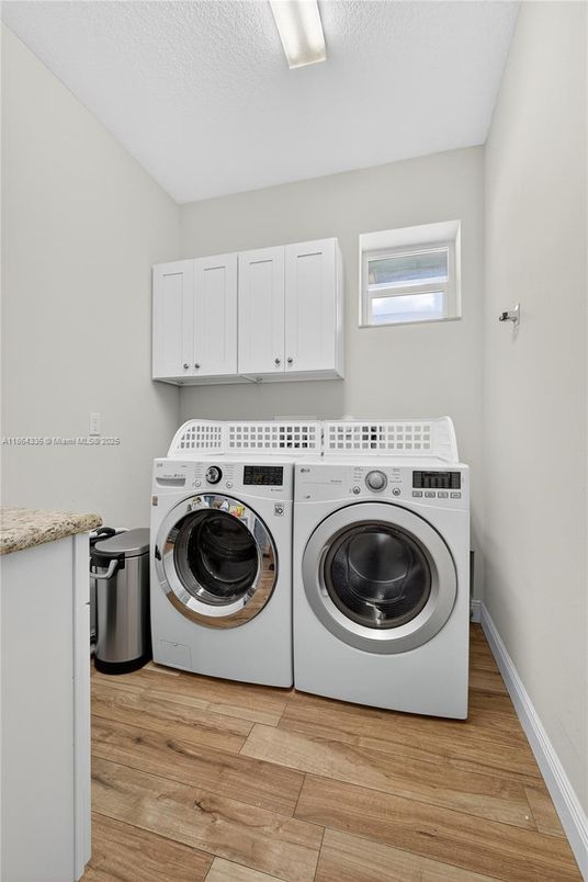 Interior, Washer, Wood Texture Flooring