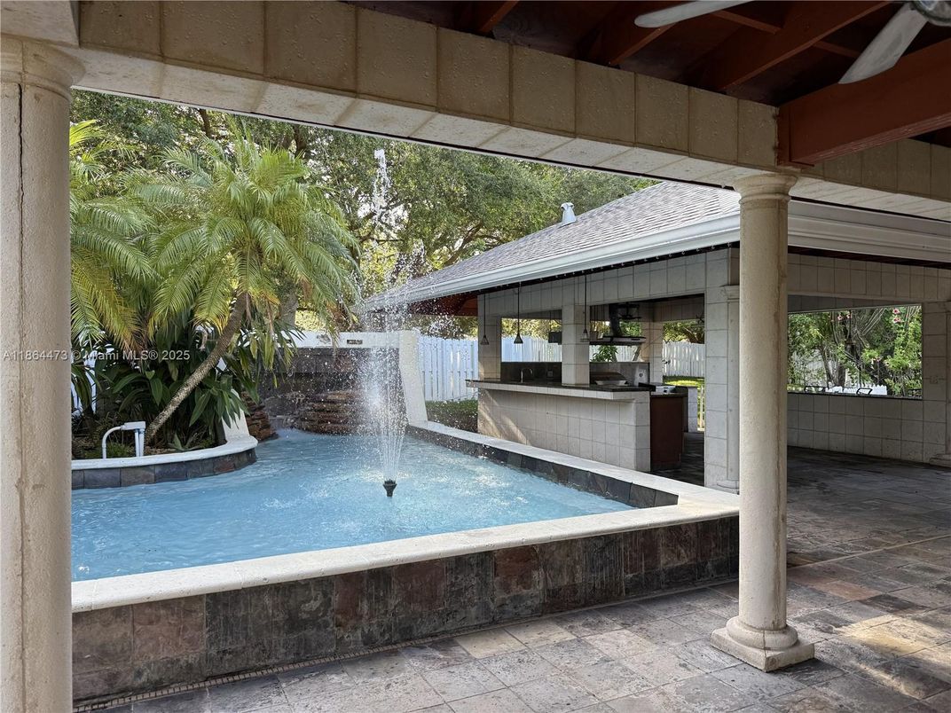 Exterior, Outdoor Kitchen, Pool