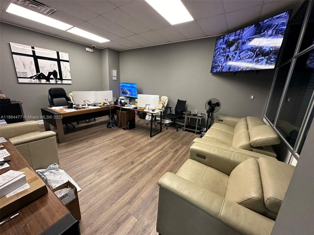 Home Office, Interior, Recessed Lighting, Wood Texture Flooring