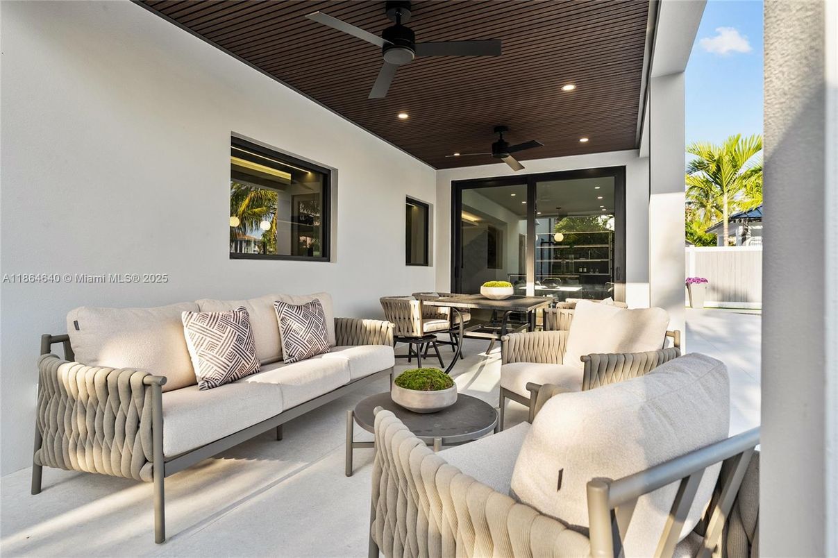 Dining room, Exterior, Living room, Recessed Lighting