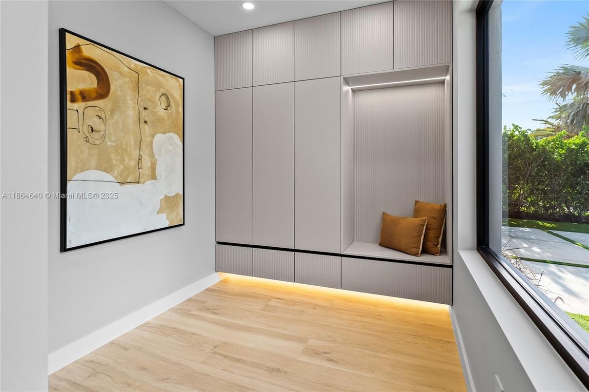 Interior, Recessed Lighting, Wood Texture Flooring