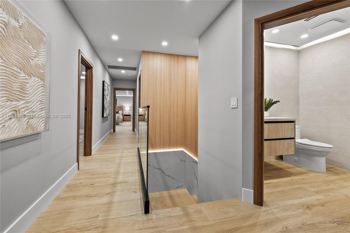 Bathroom, Interior, Recessed Lighting, Wood Texture Flooring