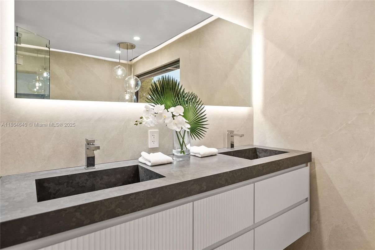 Bathroom, Interior, Pendant Lights, Recessed Lighting