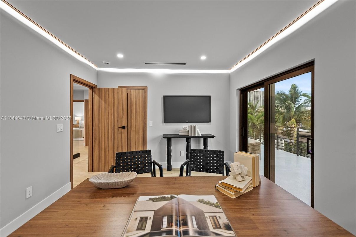 Interior, Recessed Lighting, Wood Texture Flooring
