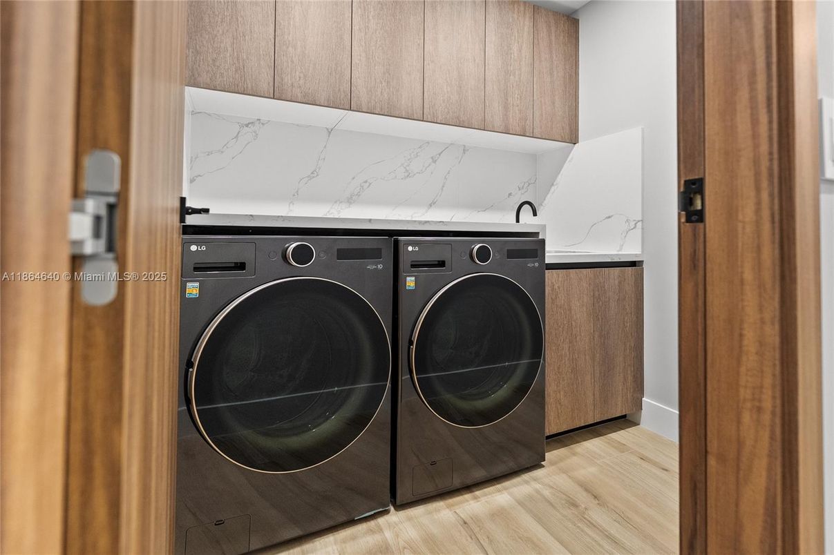 Interior, Marble Walls, Washer, Wood Texture Flooring