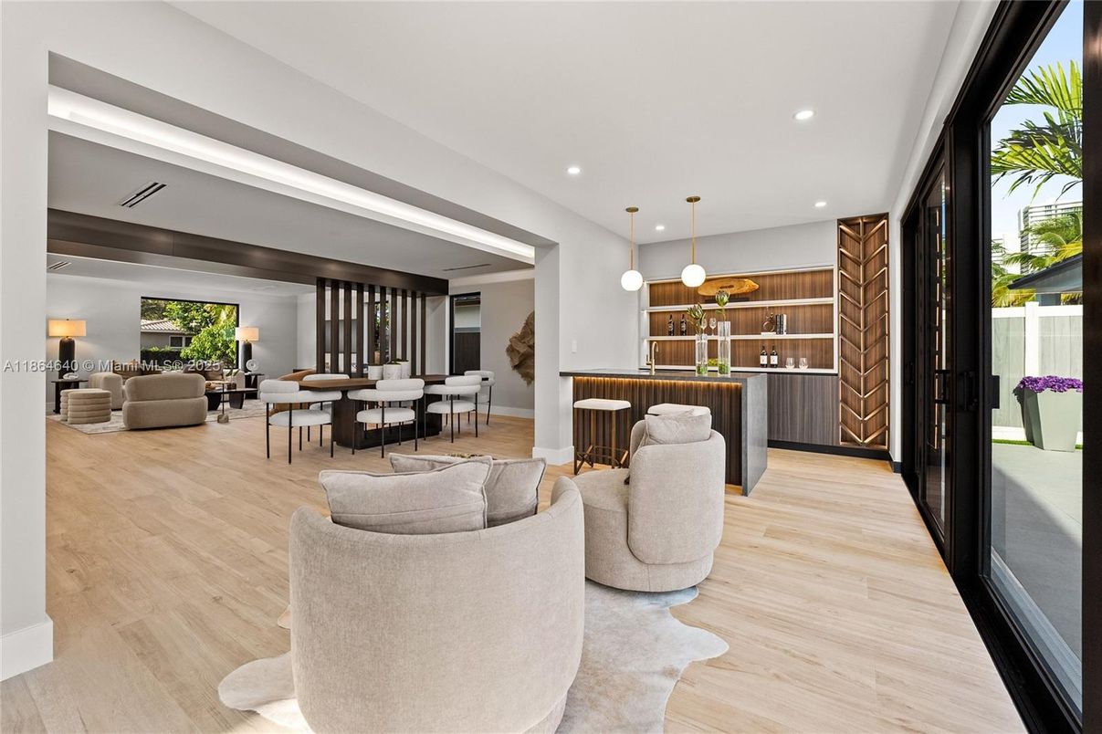 Dining room, Interior, Living room, Pendant Lights, Recessed Lighting, Wood Texture Flooring