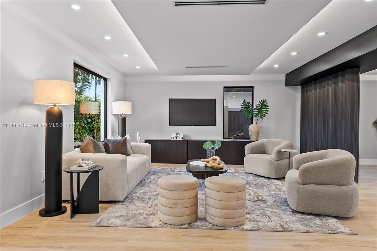 Interior, Living room, Recessed Lighting, Wood Texture Flooring
