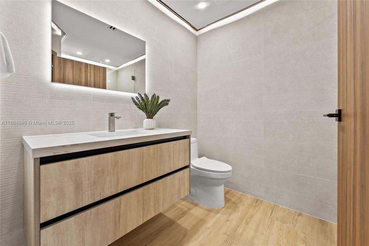 Bathroom, Interior, Recessed Lighting, Wood Texture Flooring