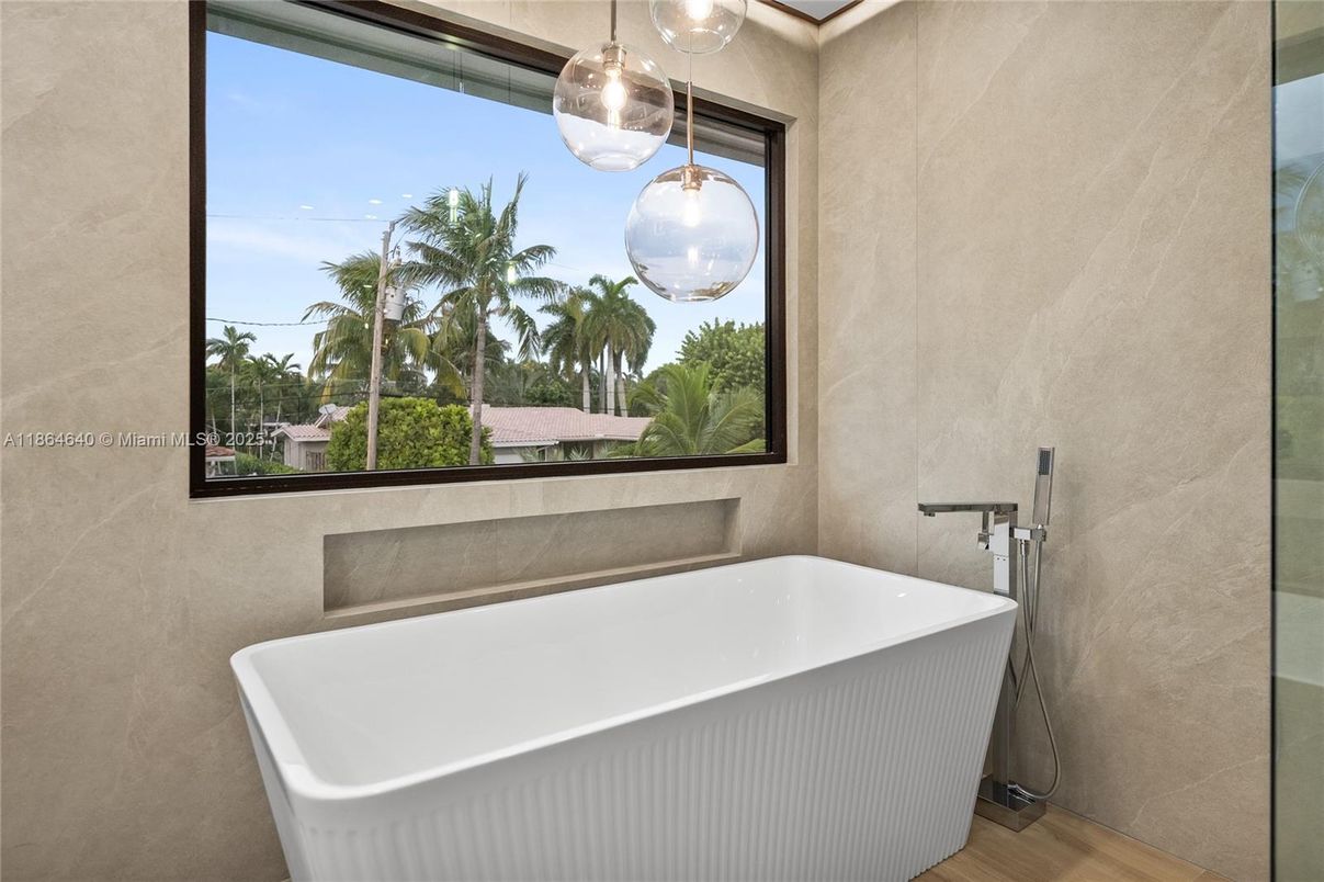 Bathroom, Free Standing Baths, Interior, Pendant Lights