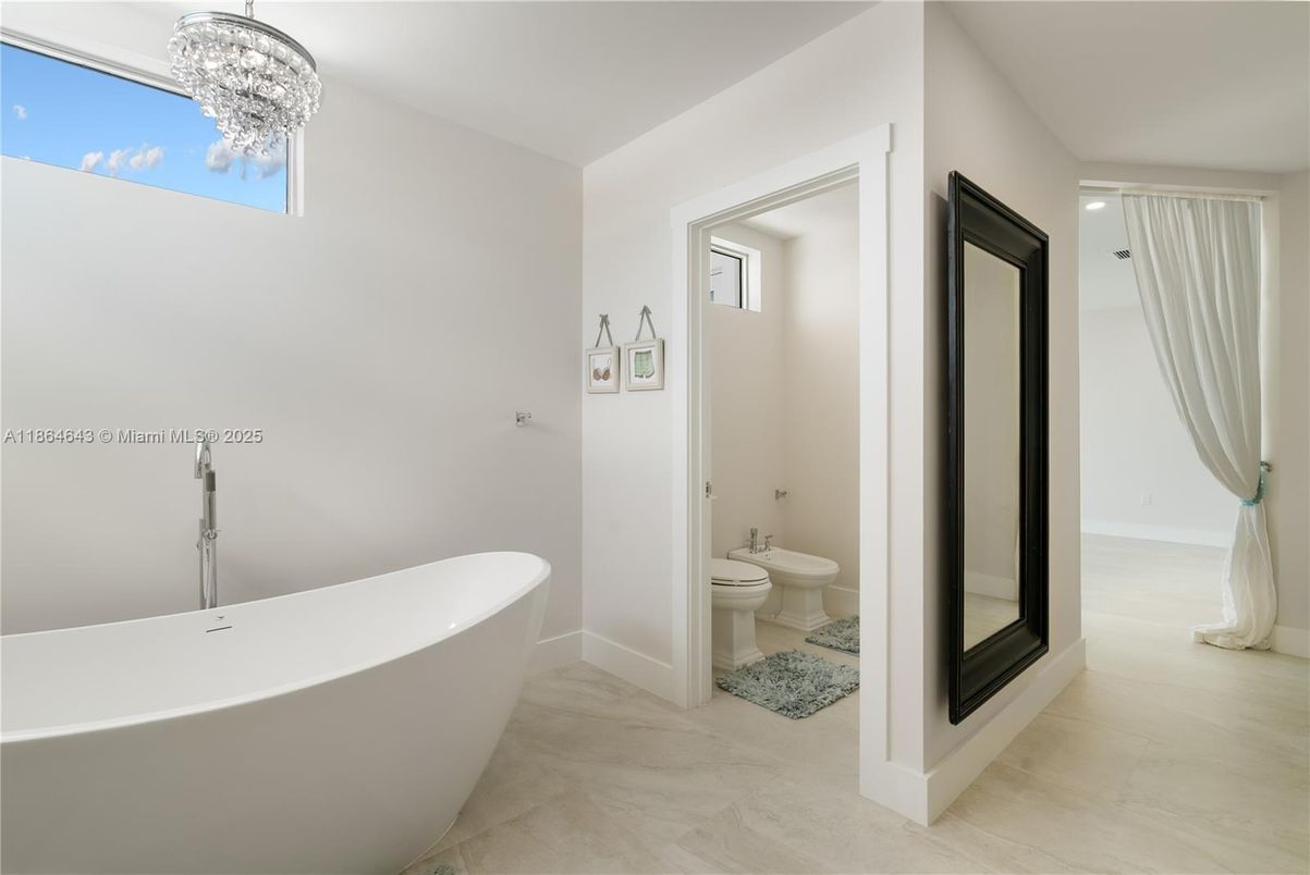 Bathroom, Free Standing Baths, Interior, Pendant Lights