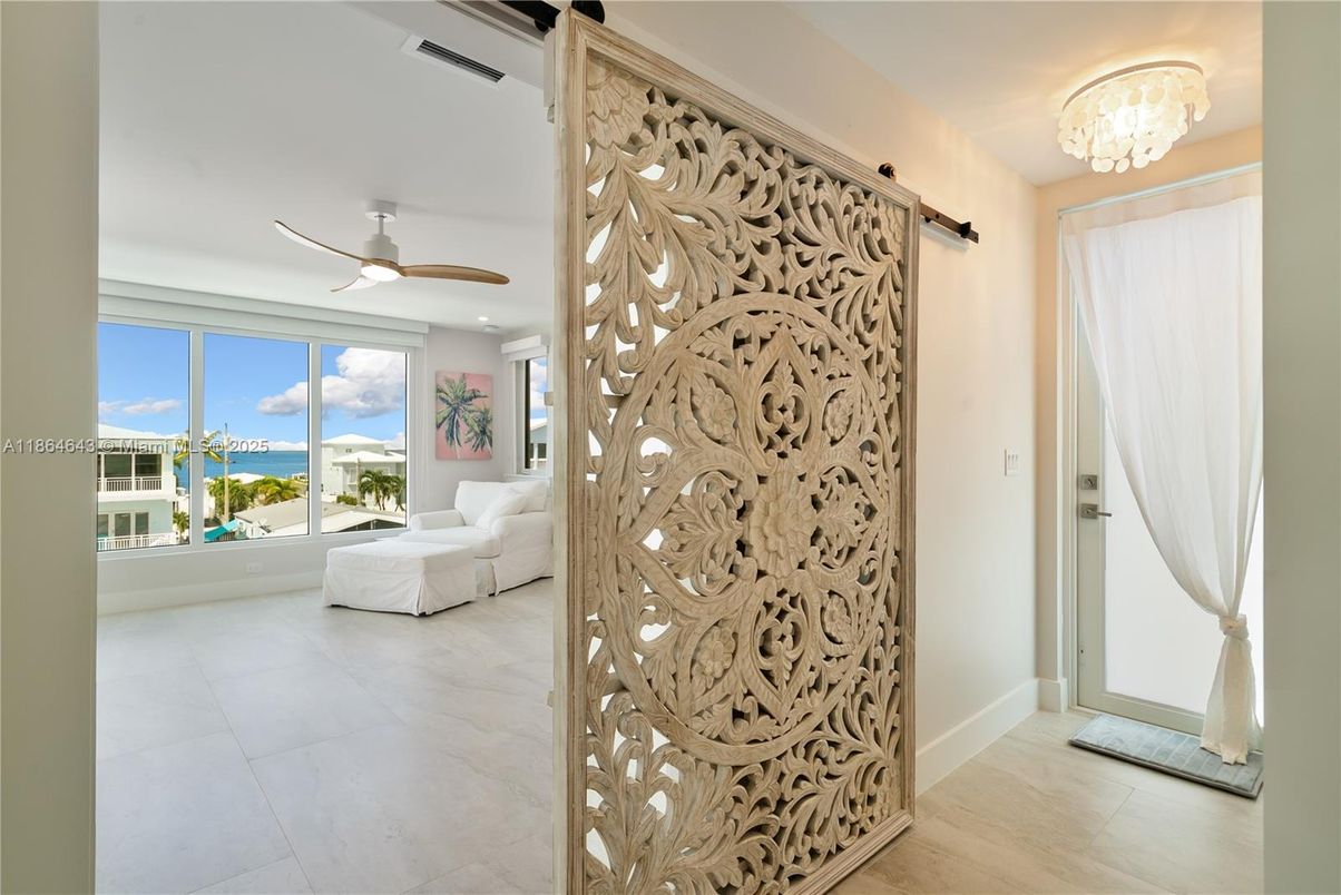 Chandelier, Interior, Recessed Lighting, Water