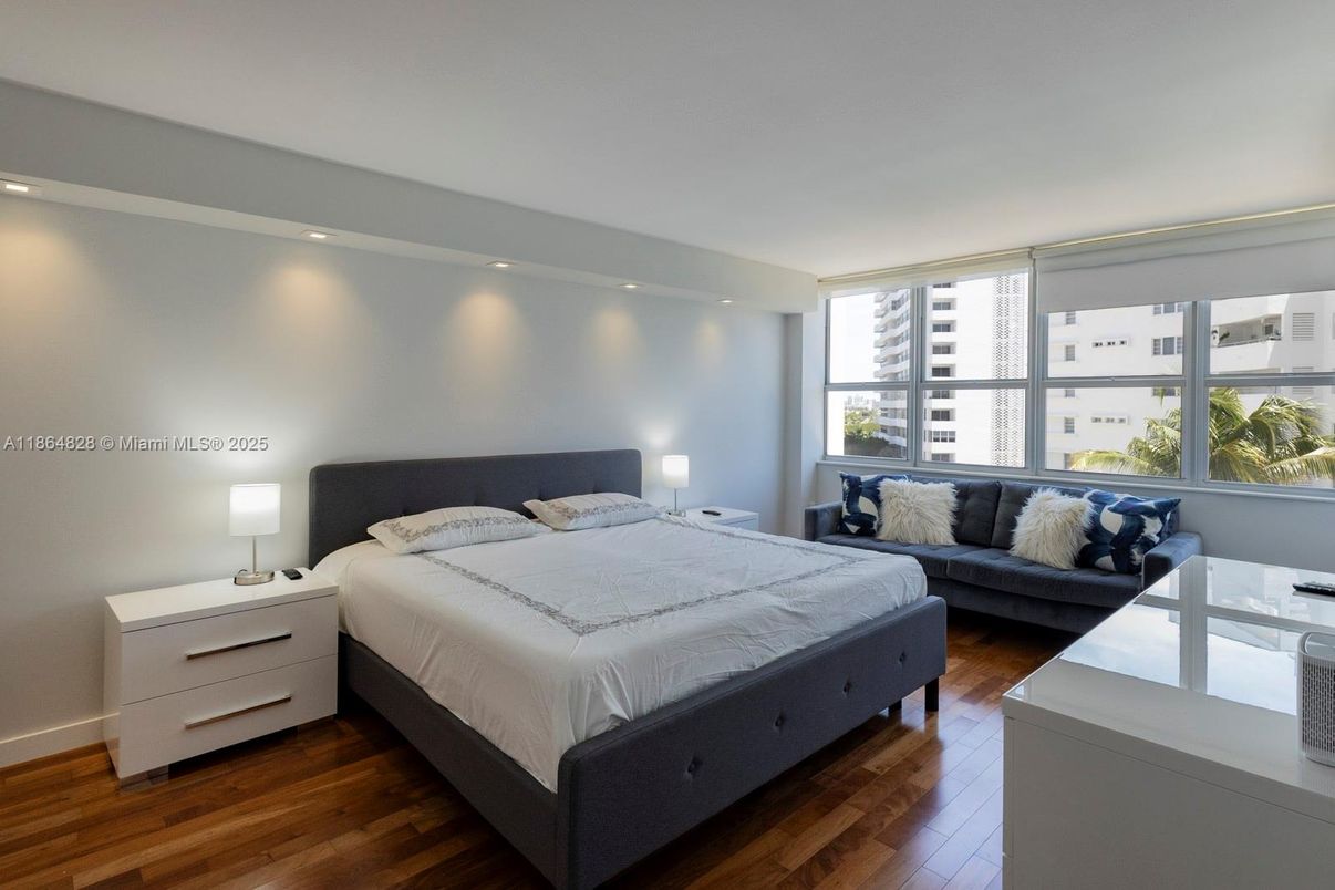 Bedroom, Interior, Recessed Lighting, Wood Texture Flooring