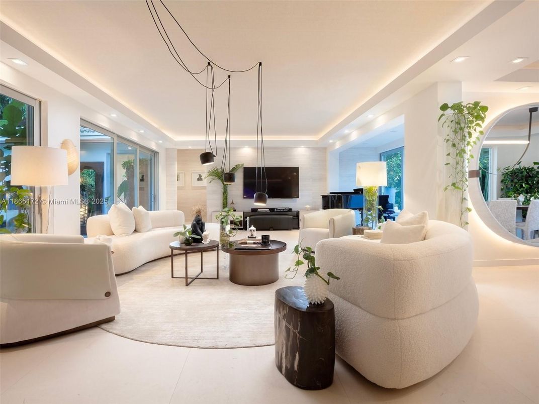 Interior, Living room, Pendant Lights, Recessed Lighting