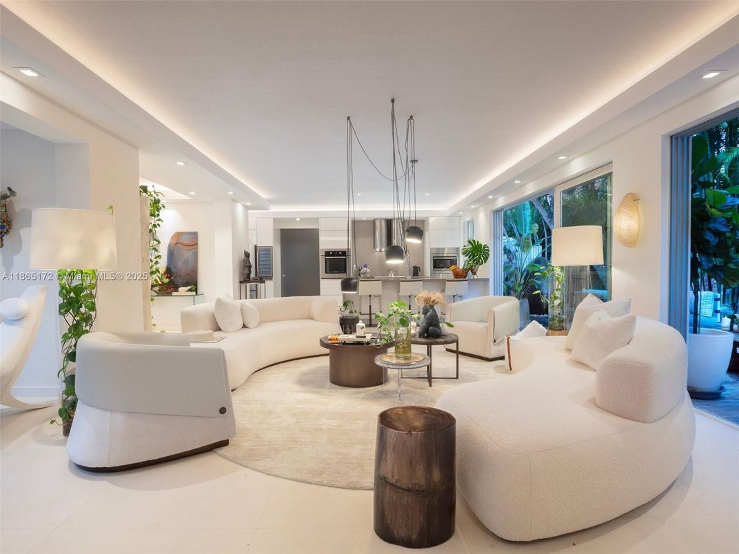 Interior, Kitchen, Living room, Pendant Lights, Recessed Lighting, Stainless Steel Appliances