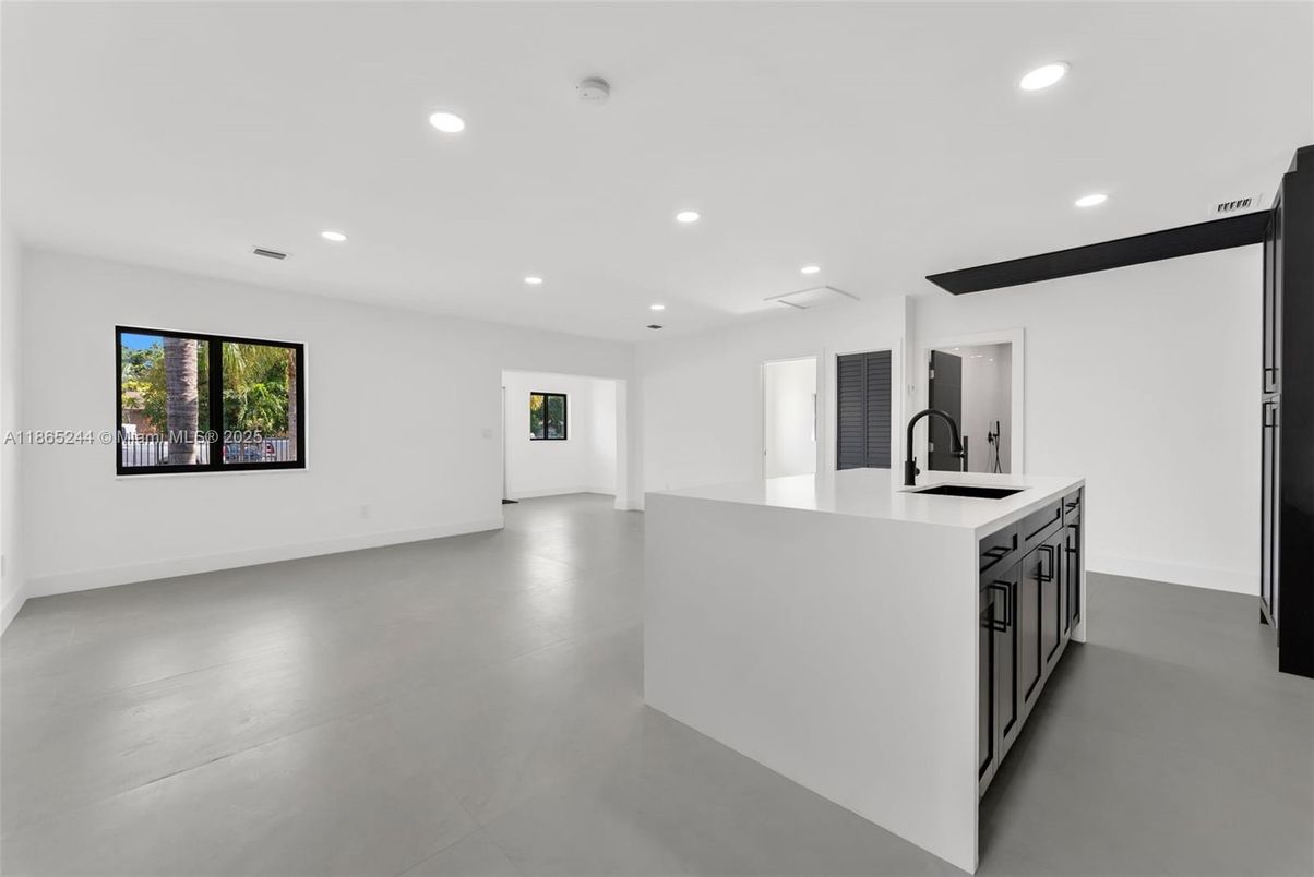 Empty room, Interior, Kitchen, Recessed Lighting