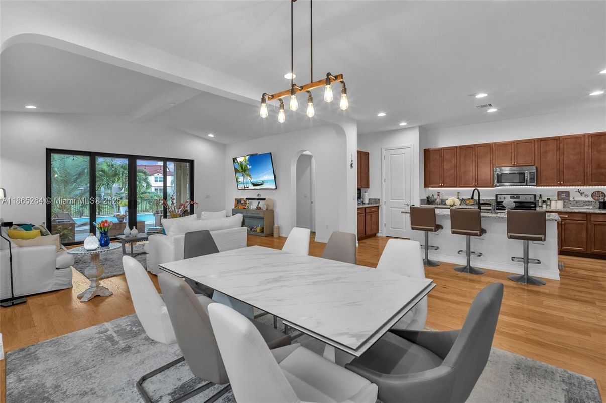 Dining room, Interior, Kitchen, Living room, Pendant Lights, Recessed Lighting, Stainless Steel Appliances, Wood Texture Flooring