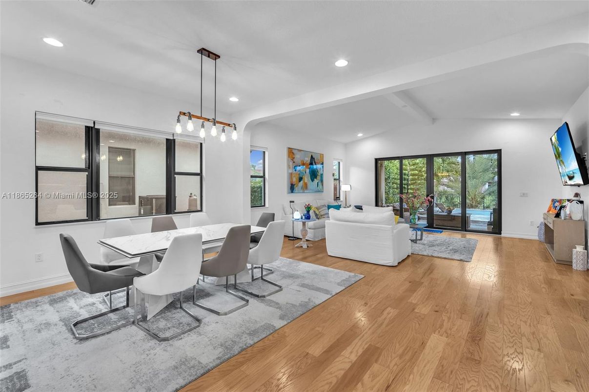 Dining room, Interior, Living room, Pendant Lights, Recessed Lighting, Wood Texture Flooring