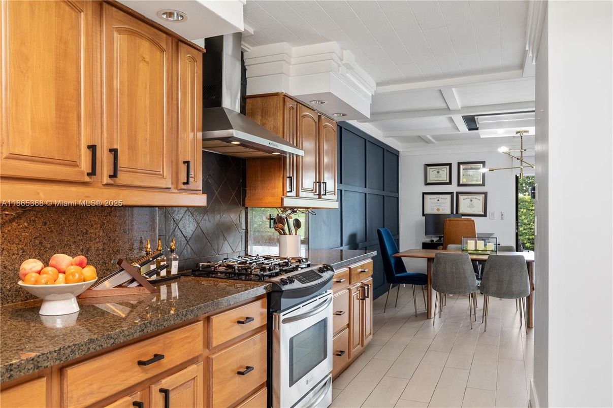 Dining room, Interior, Kitchen, Recessed Lighting