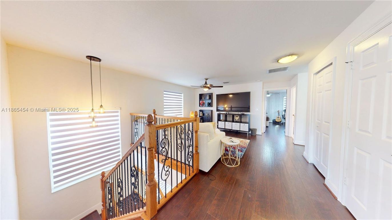Interior, Living room, Pendant Lights, Wood Texture Flooring