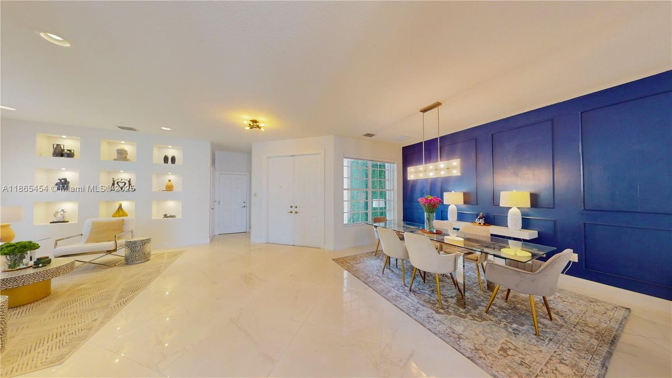 Dining room, Interior, Living room, Marble, Pendant Lights, Recessed Lighting
