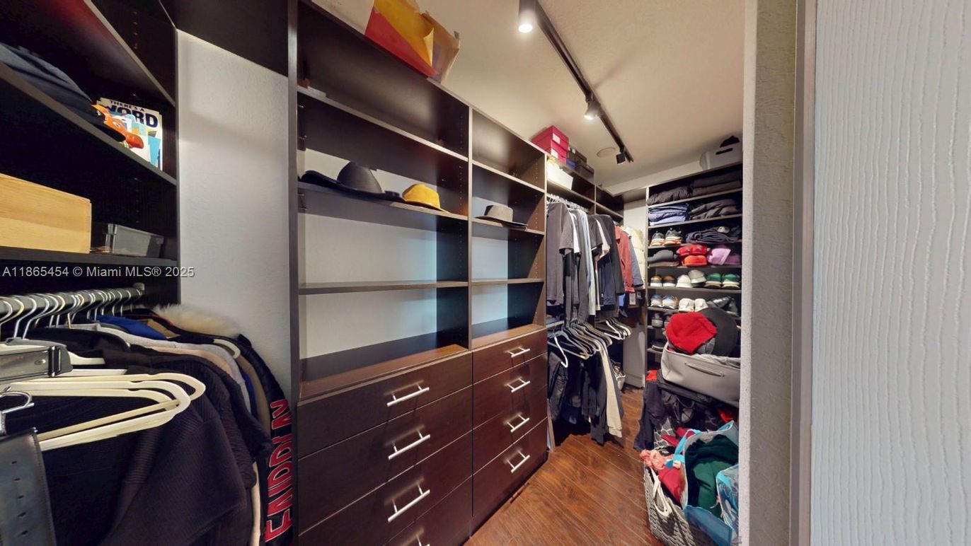 Interior, Walk-in Closets, Wood Texture Flooring