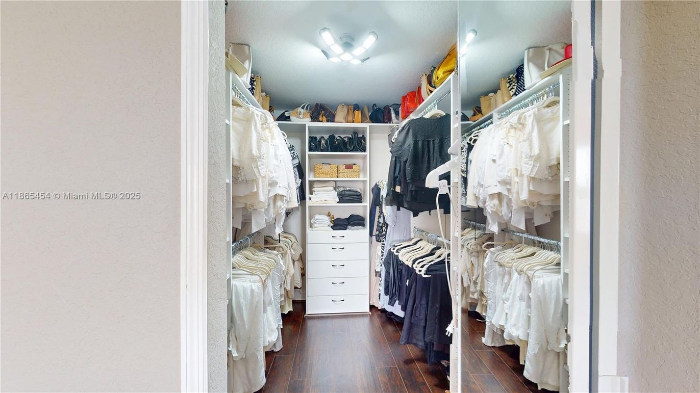 Interior, Walk-in Closets, Wood Texture Flooring