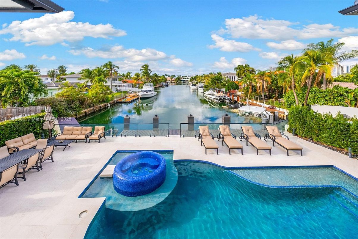 Exterior, Pool, Water