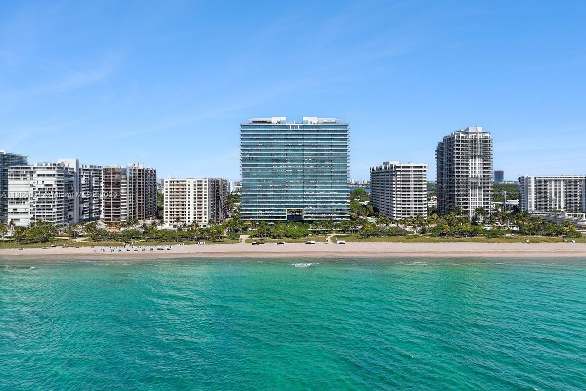 Exterior, Pool, Skyline