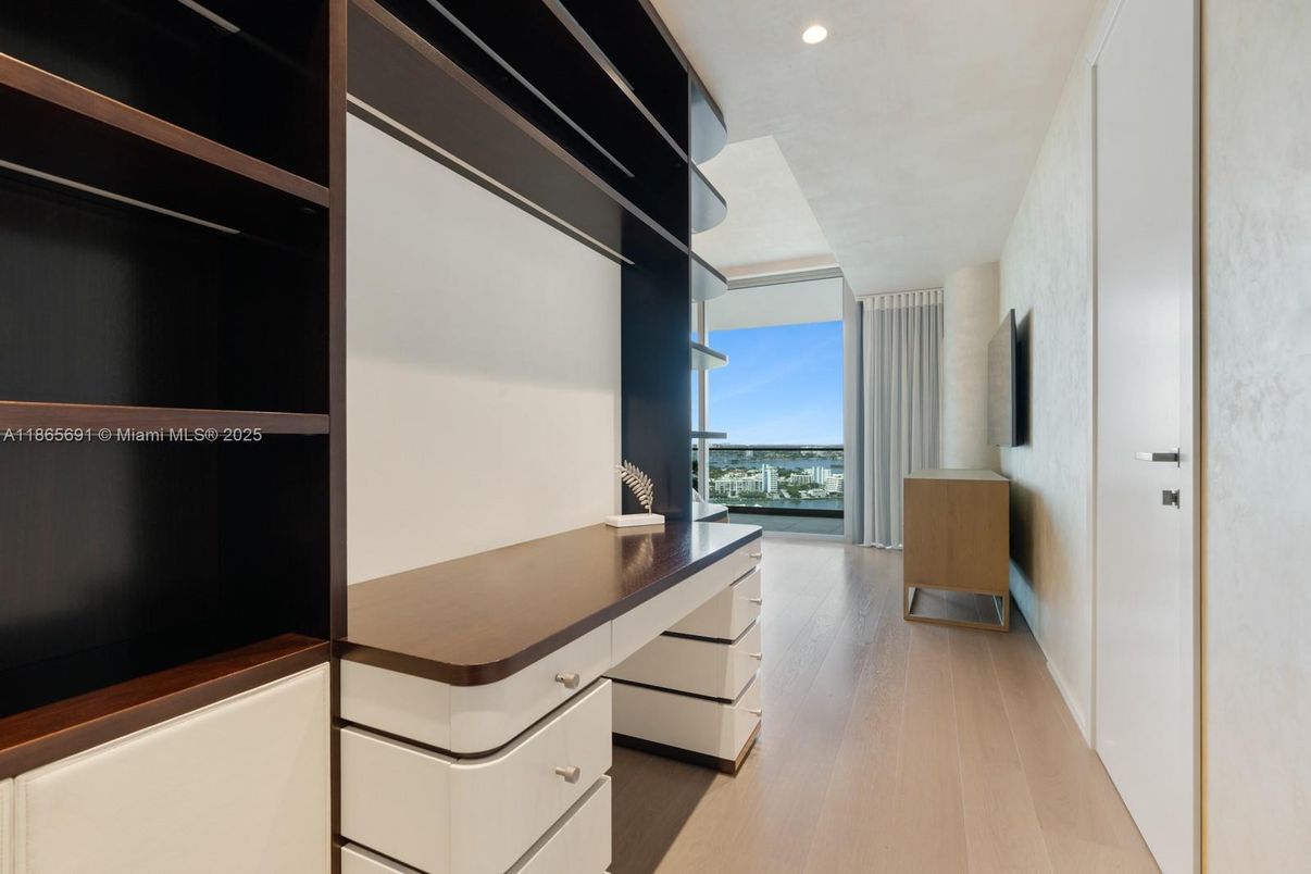 Interior, Recessed Lighting, Water, Wood Texture Flooring